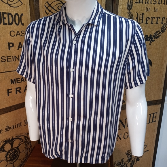 💥Clearance💥 H&M Short Sleeve Shirt, L - Picture 1 of 6